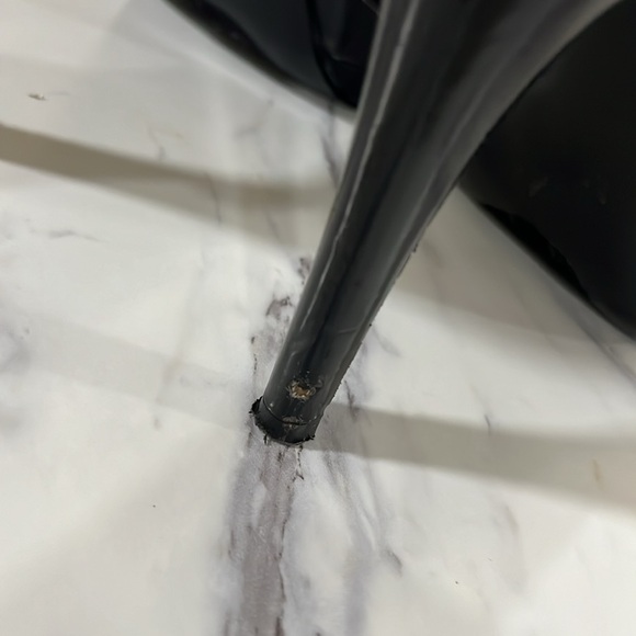 Guess size 8. 4 1/2 inch stilettos Patton, leather trim, satin ruffle across toe - Picture 5 of 6